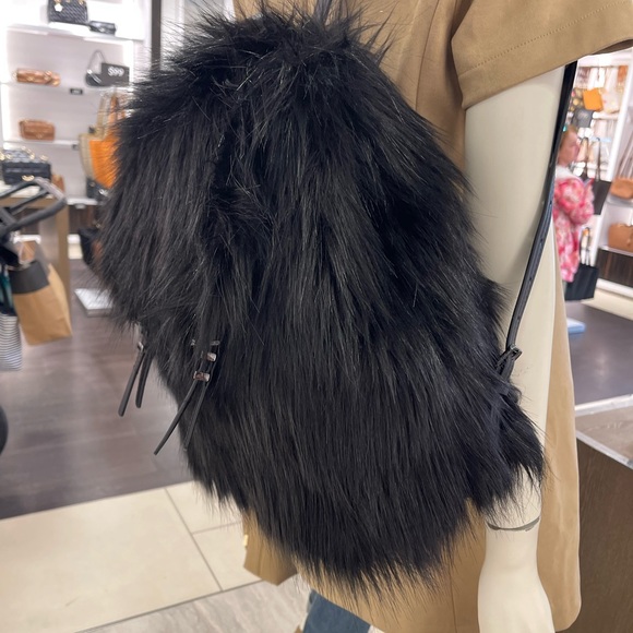 MICHAEL MICHAEL KORS Quinn Medium Flap Faux Fur Backpack
Black 
NWT - Picture 11 of 16
